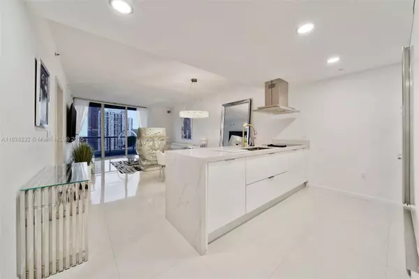 Miami, FL 33131,495 Brickell Ave #4209