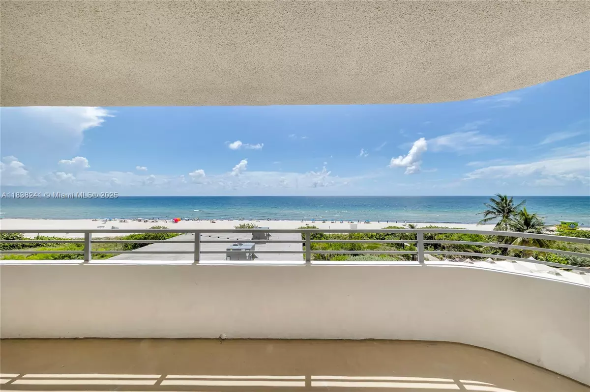 Miami Beach, FL 33140,5555 Collins Ave #6D