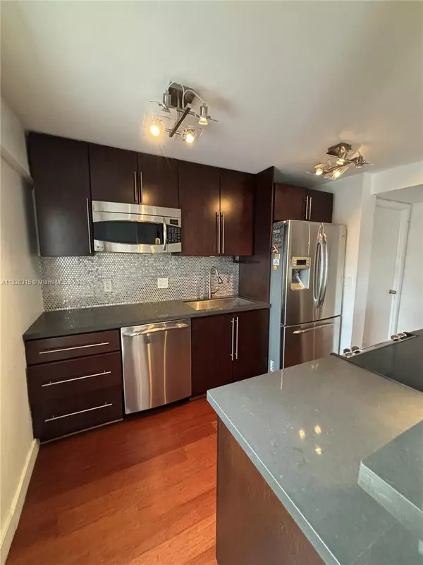 Miami Beach, FL 33139,1455 West Ave #403