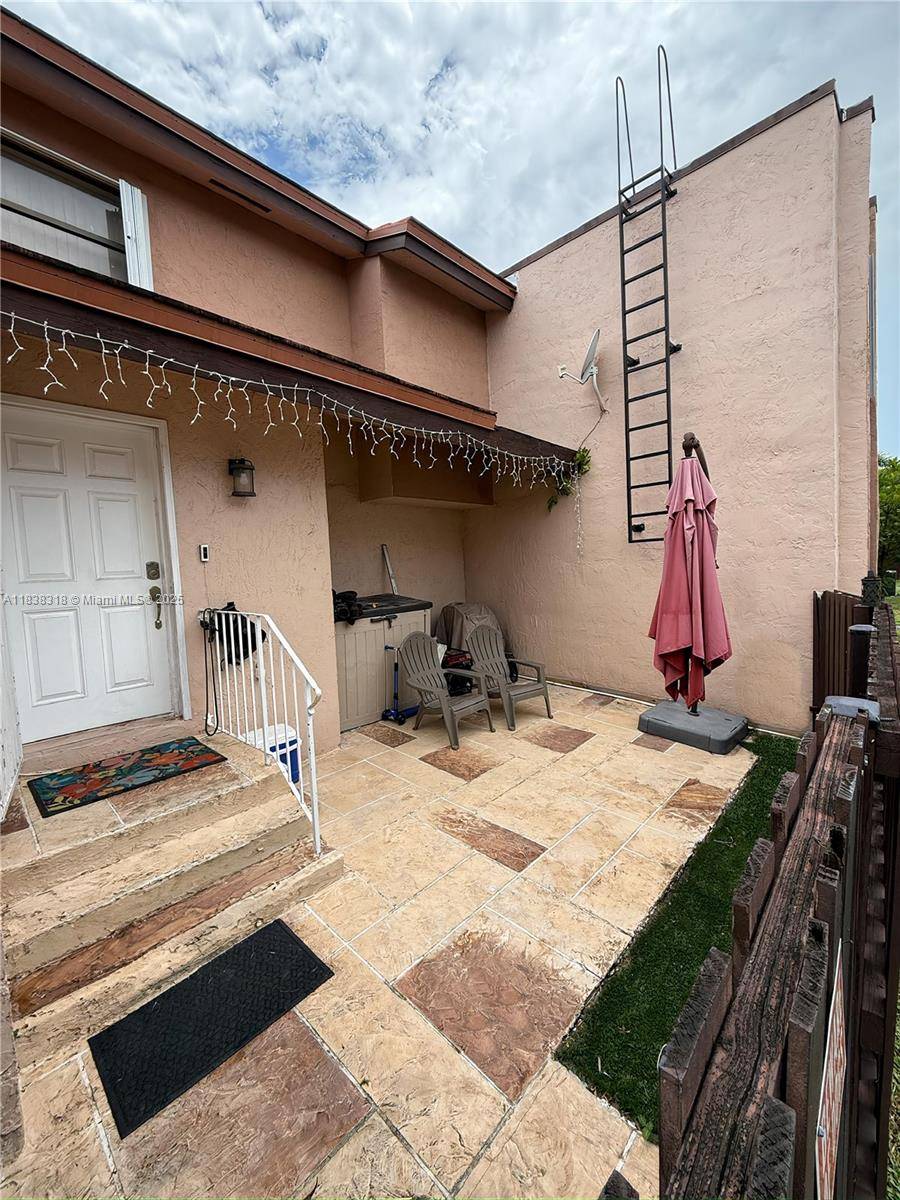 Miami, FL 33172,575 W Park Dr #202