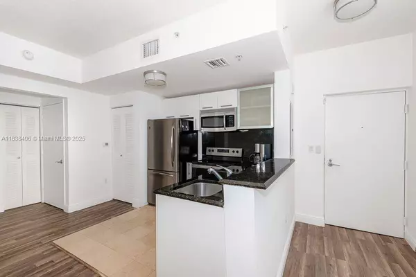 Miami, FL 33133,3339 Virginia St #205