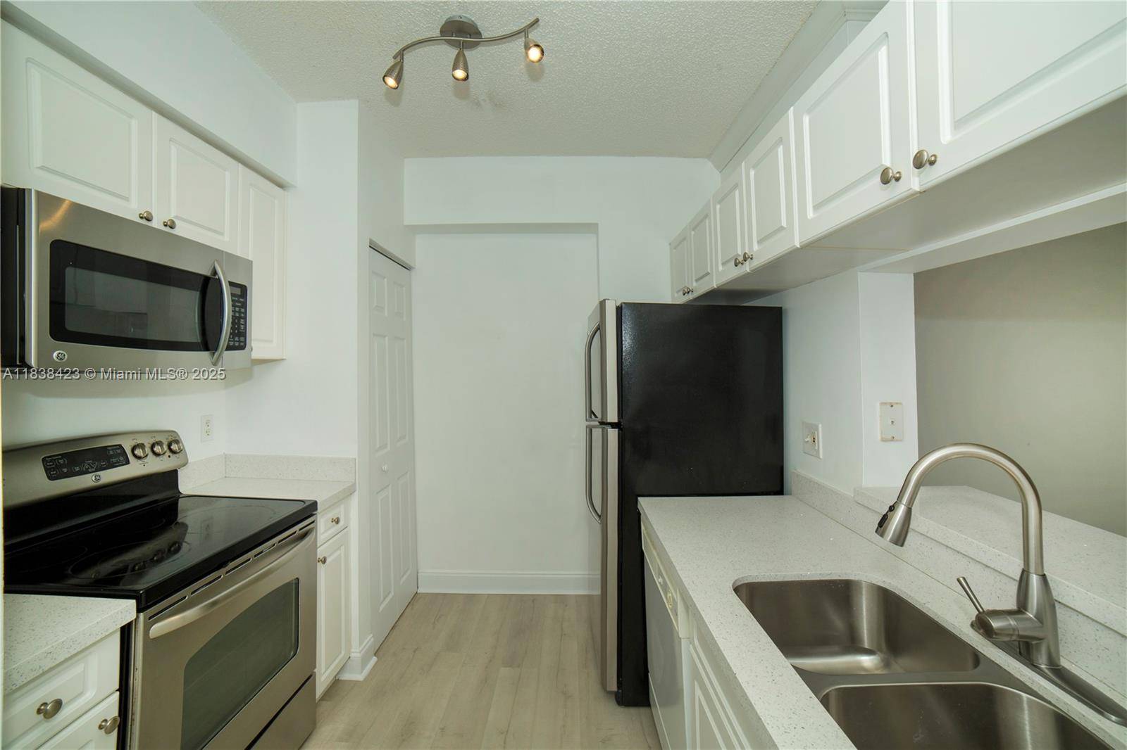 Sunny Isles Beach, FL 33160,17125 N Bay Rd #3101