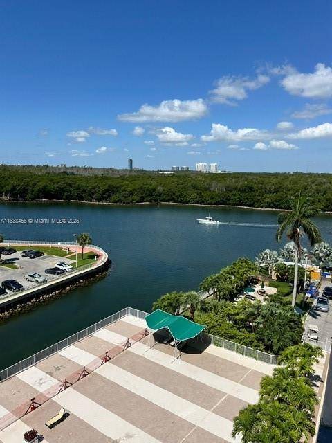 Sunny Isles Beach, FL 33160,400 S Kings Point Dr #806