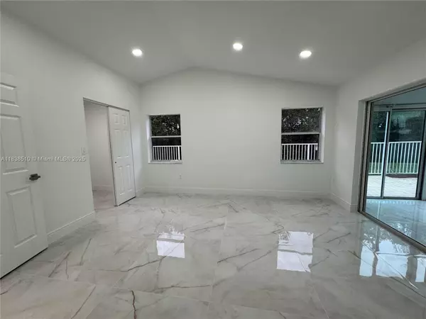 Hollywood, FL 33019,1470 Sweetbay Way