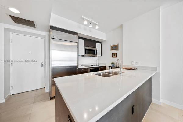 55 SE 6th St #1708, Miami, FL 33131