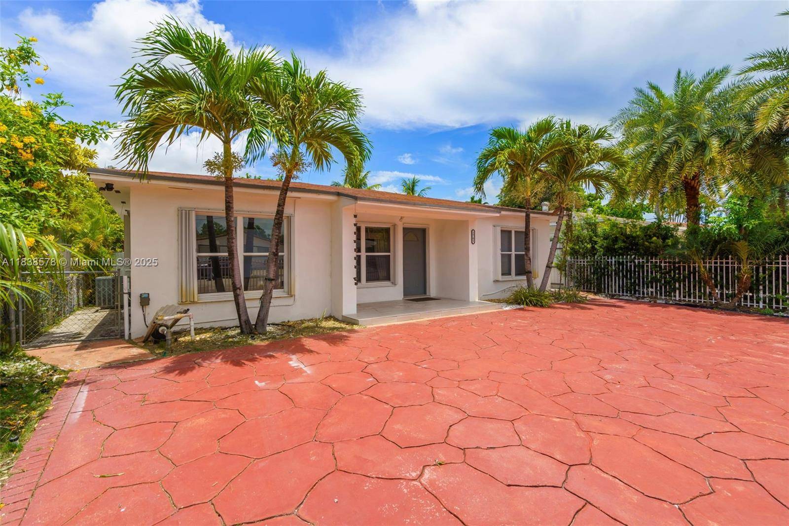 Miami, FL 33133,2761 SW 33rd Ct