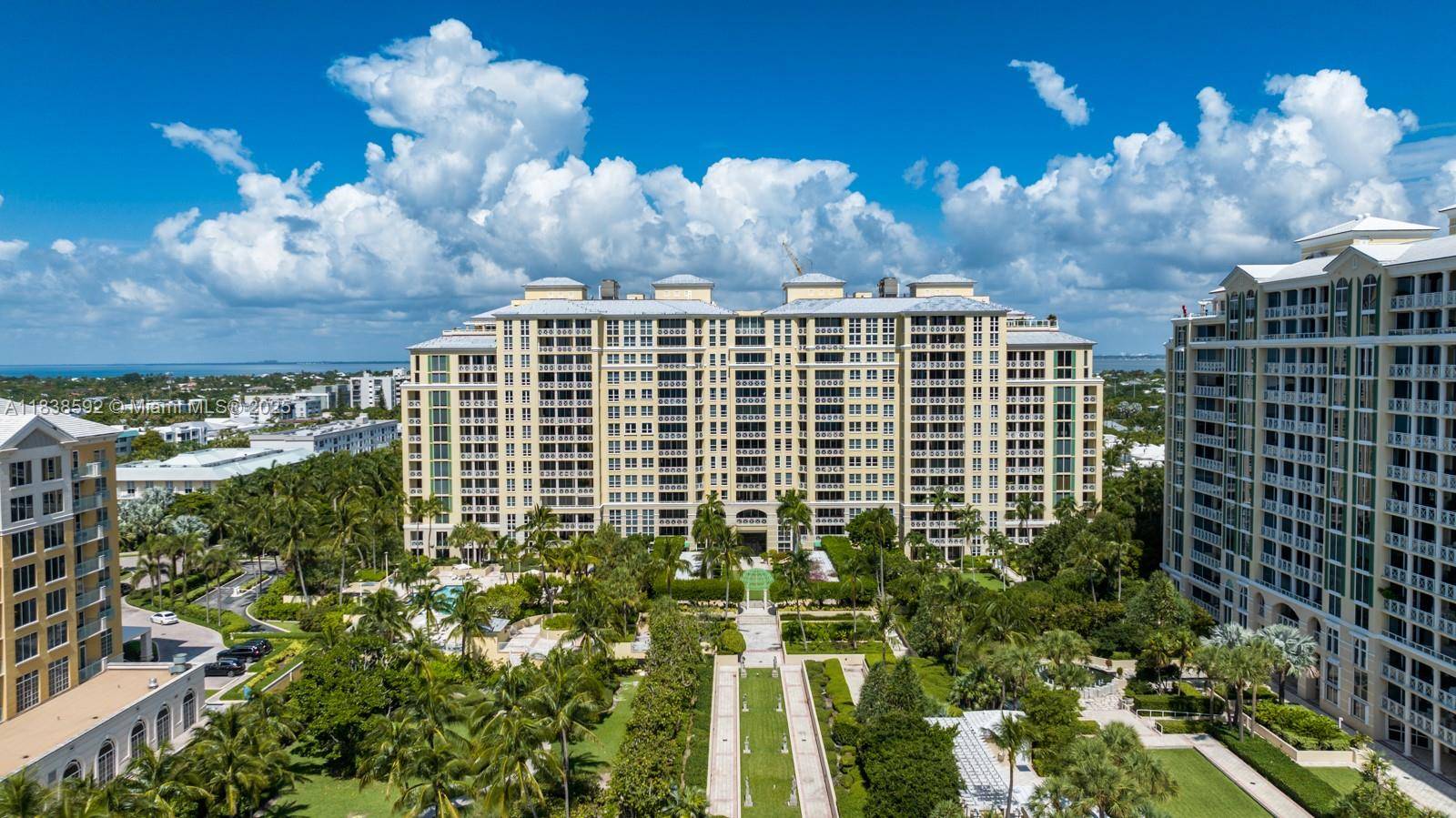 Key Biscayne, FL 33149,445 Grand Bay Dr #1011