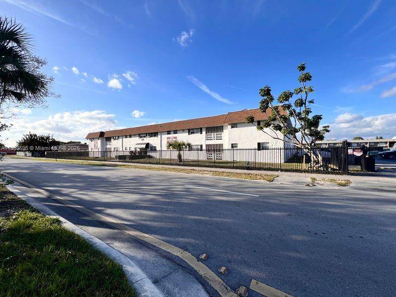 651 NW 177th St #220, Miami Gardens, FL 33169