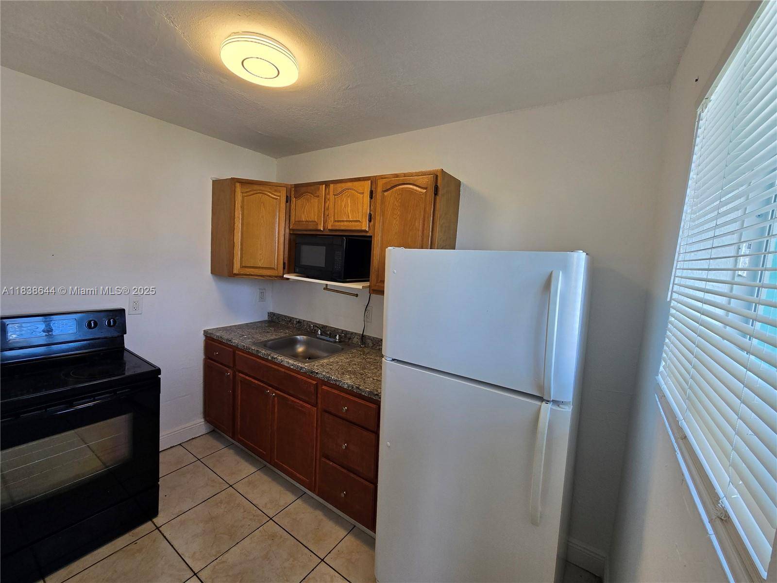 535 NW 7th St #11, Miami, FL 33136