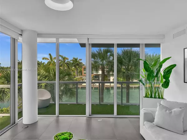 Bay Harbor Islands, FL 33154,9940 W Bay Harbor Dr #3G-S