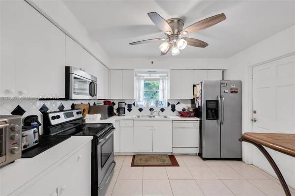 500 S Luna Ct #6, Hollywood, FL 33021