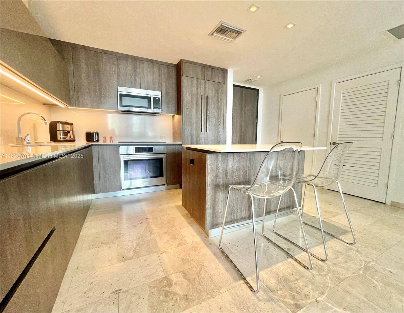 88 SW 7th St #1805, Miami, FL 33130