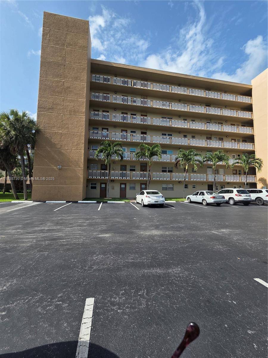 620 NE 12th Ave #101, Hallandale Beach, FL 33009
