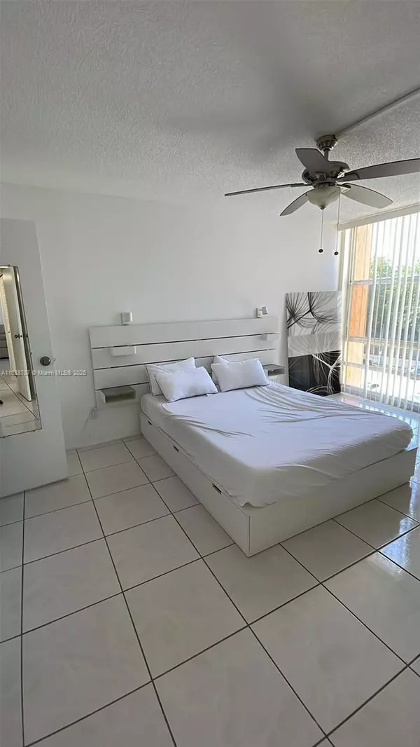 Sunny Isles Beach, FL 33160,200 172nd St #420