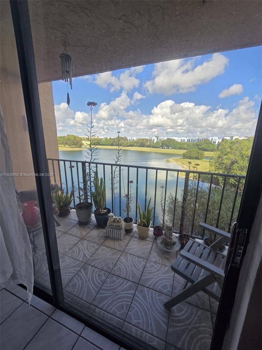 Miami, FL 33172,9688 Fontainebleau Blvd #409