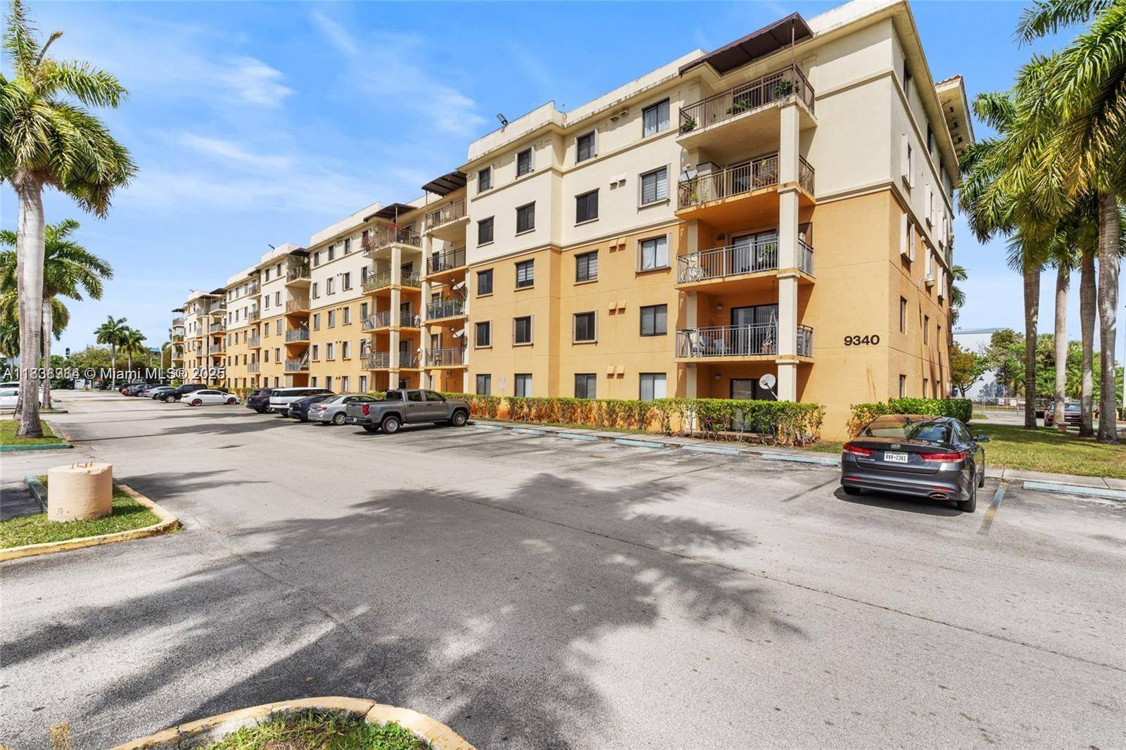 9340 Fontainebleau Blvd #W314, Miami, FL 33172