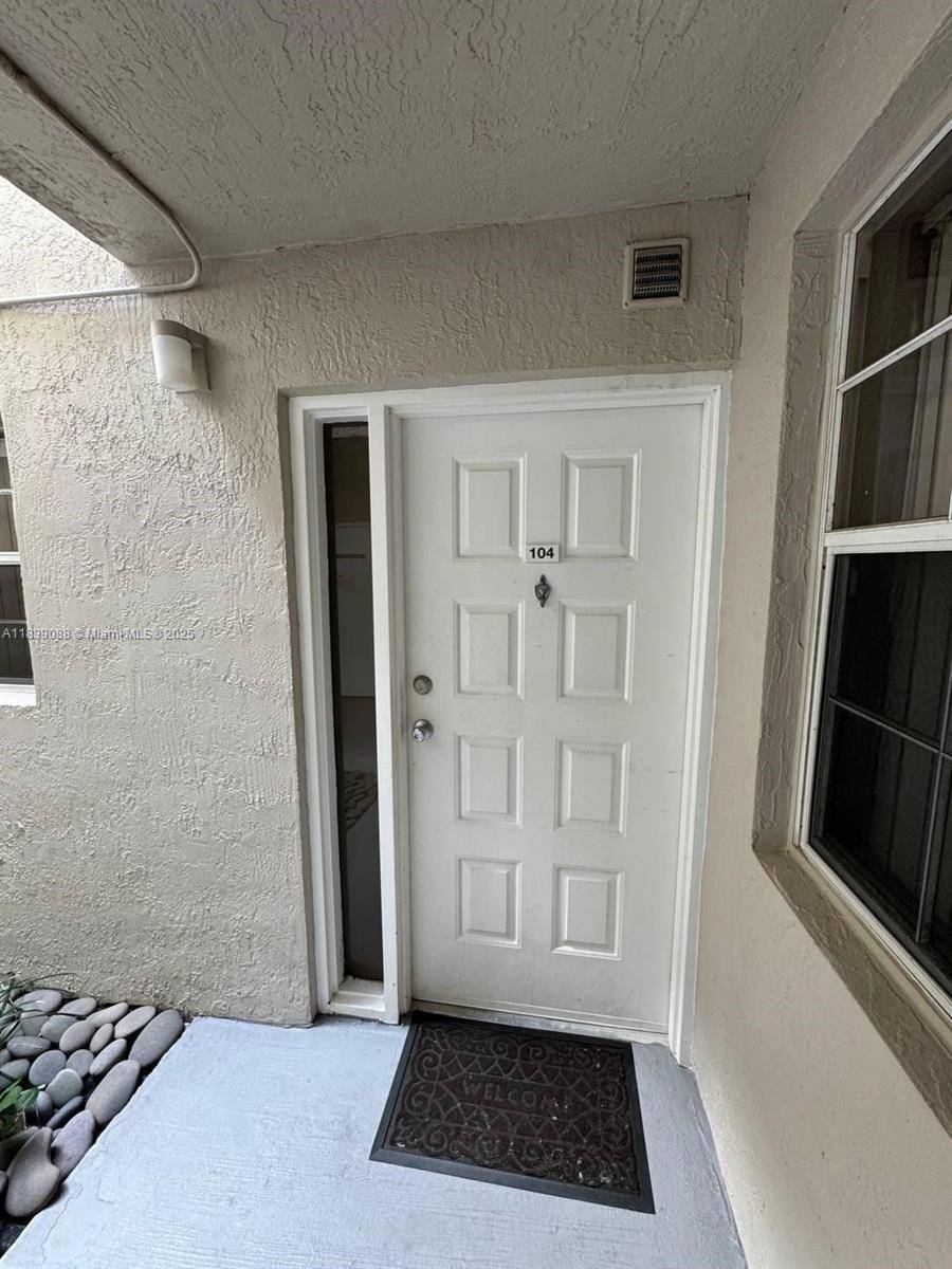 2861 N Oakland Forest Dr #104, Oakland Park, FL 33309