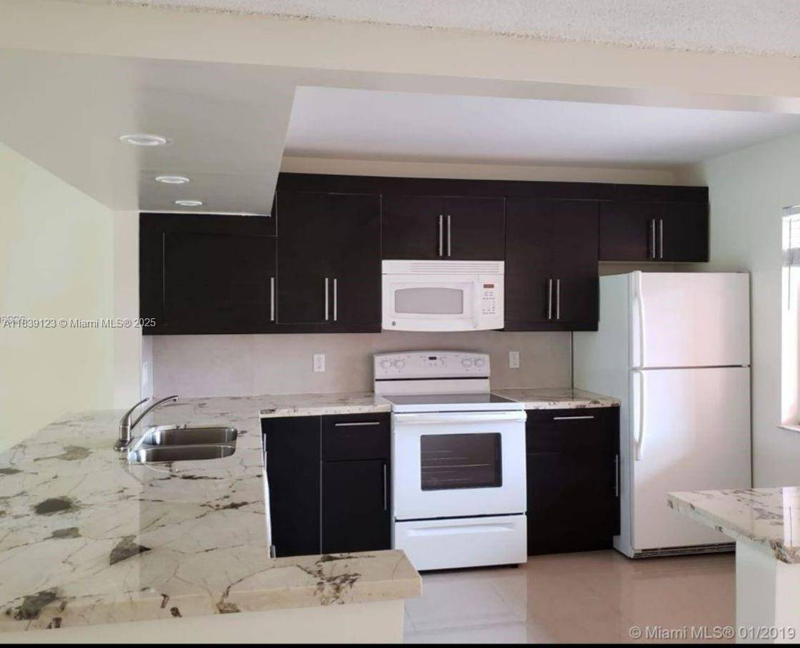 Weston, FL 33326,227 Lakeview Dr #104
