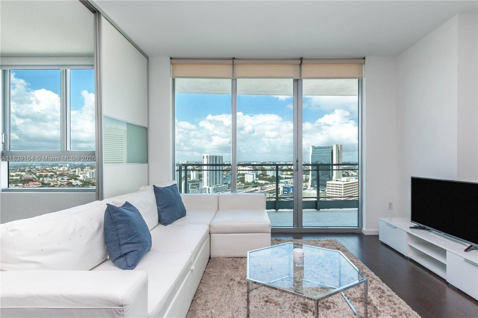 90 SW 3rd St #2905, Miami, FL 33130