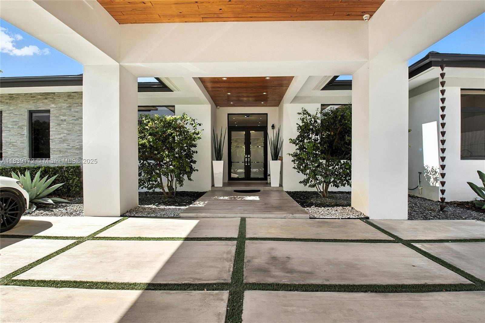 Homestead, FL 33031,21059 SW 238th St