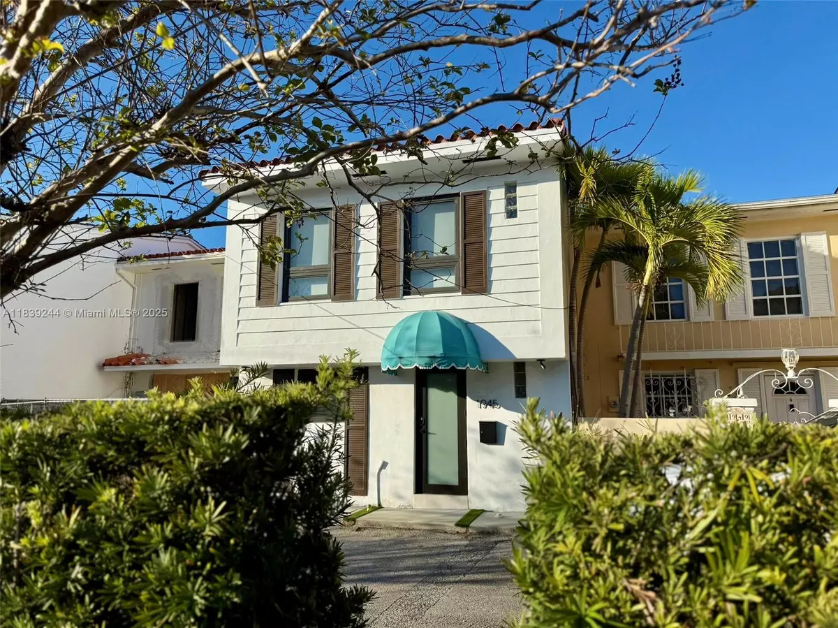 North Miami, FL 33181,1945 NE 123rd St