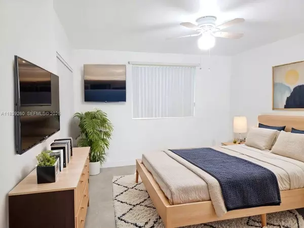 Davie, FL 33328,2620 S University Dr #111