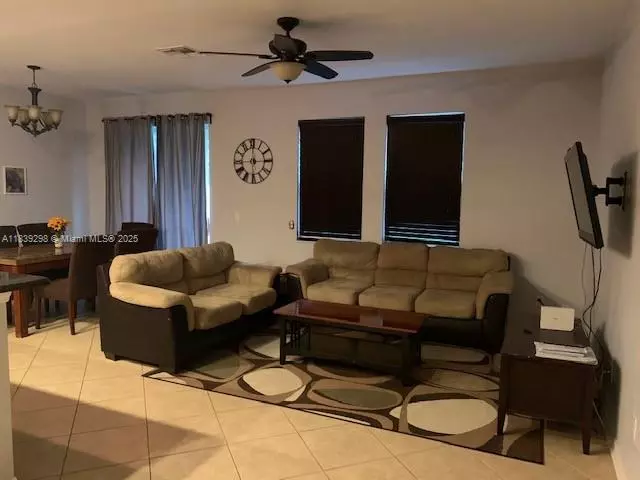Orlando, FL 32825,9181 Shepton #9181