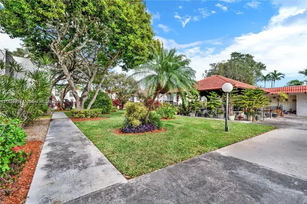 Palmetto Bay, FL 33176,8701 SW 141st St #G8