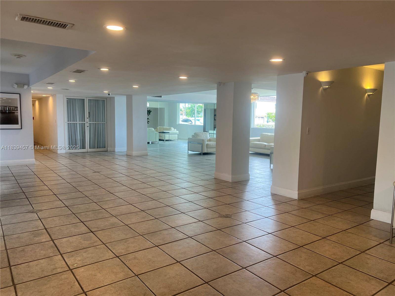 North Miami Beach, FL 33160,2821 N Miami Beach Blvd #2E