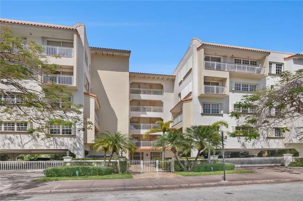 37 Majorca Ave #401, Coral Gables, FL 33134