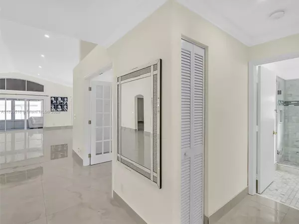 Hollywood, FL 33312,4966 SW 33rd Ter