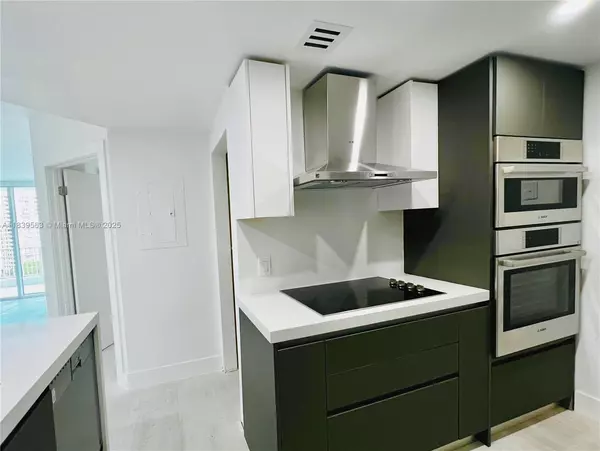 Miami, FL 33131,701 Brickell Key Blvd #1111