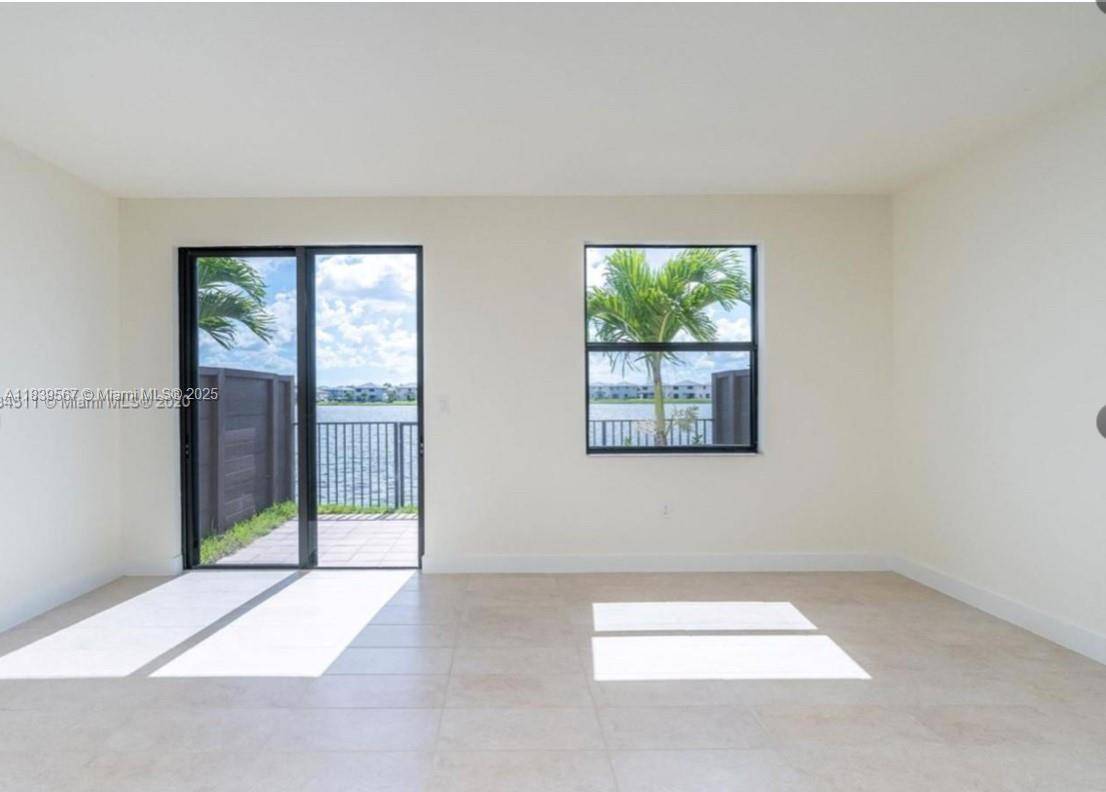 Miami Lakes, FL 33018,9076 NW 158th St #9076