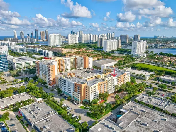 Aventura, FL 33180,2775 NE 187th St #PH10