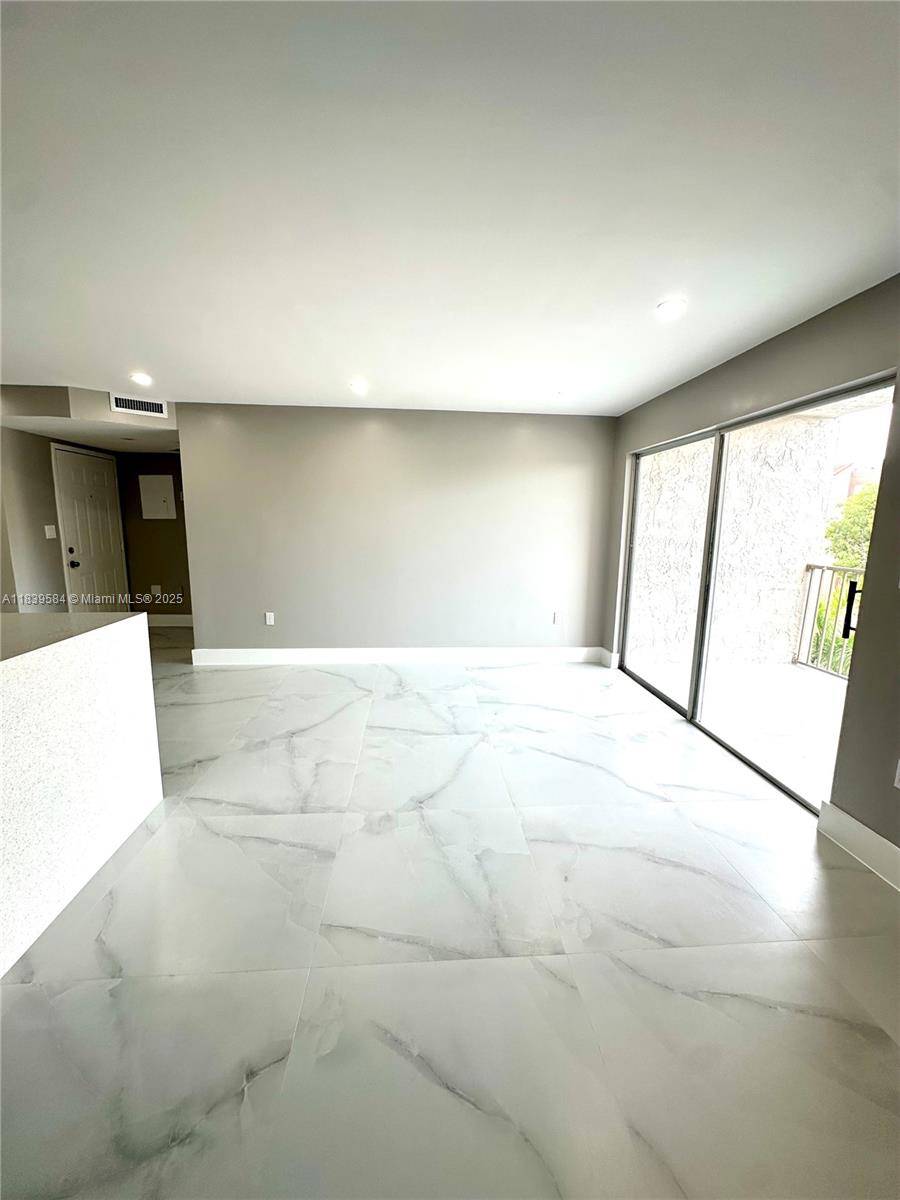 Miami, FL 33193,15221 SW 80th St #502
