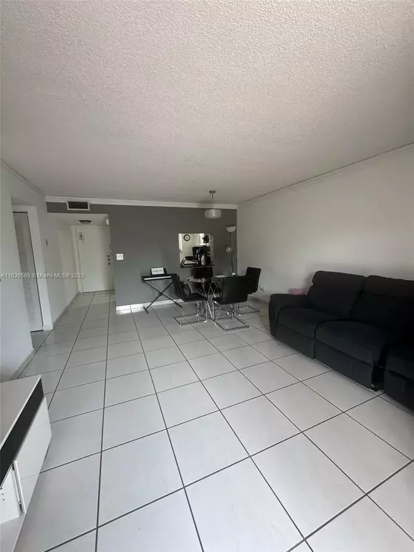 Hialeah, FL 33015,17000 NW 67th Ave #206
