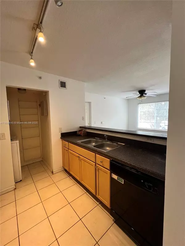 West Palm Beach, FL 33409,4171 San Marino Blvd #203
