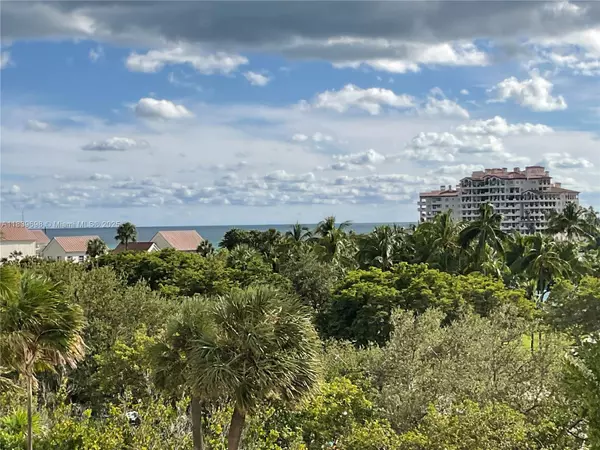 Miami Beach, FL 33139,300 S Pointe Dr #501