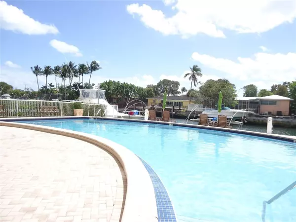 2020 NE 135th St #302, North Miami, FL 33181