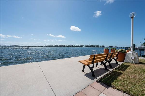 1925 Brickell Ave #D404, Miami, FL 33129