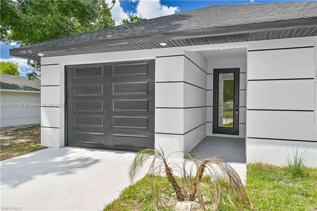Fort Myers, FL 33916,2045 Carver Ave
