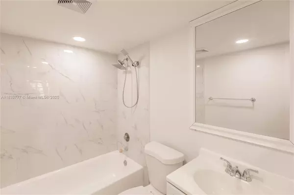 4152 Inverrary Dr #103, Lauderhill, FL 33319