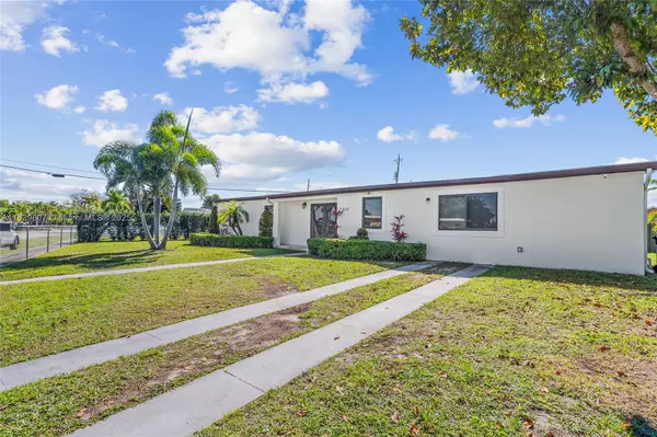 Miami, FL 33165,11420 SW 44th St