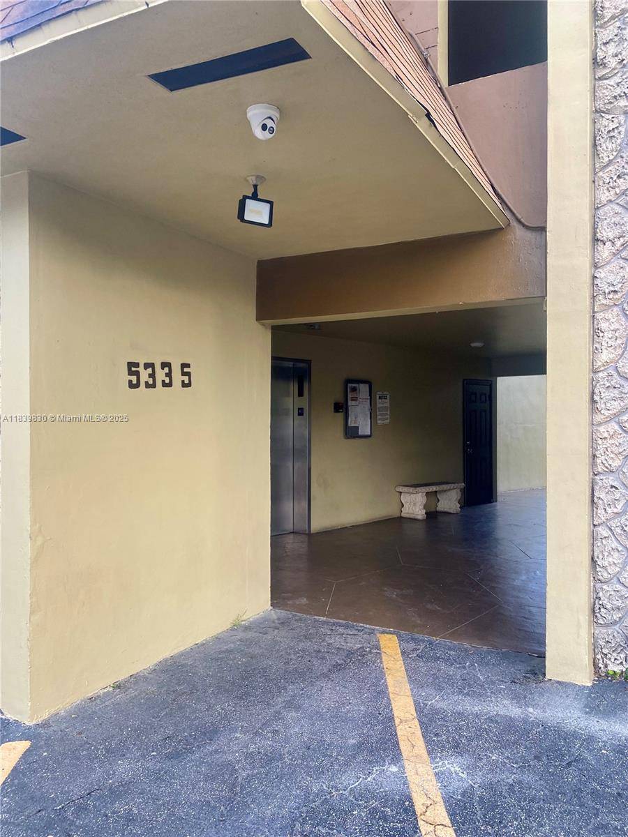 Plantation, FL 33313,5335 NW 10th Ct #208