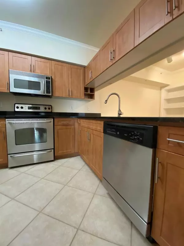 6458 Emerald Dunes Dr #108, West Palm Beach, FL 33411