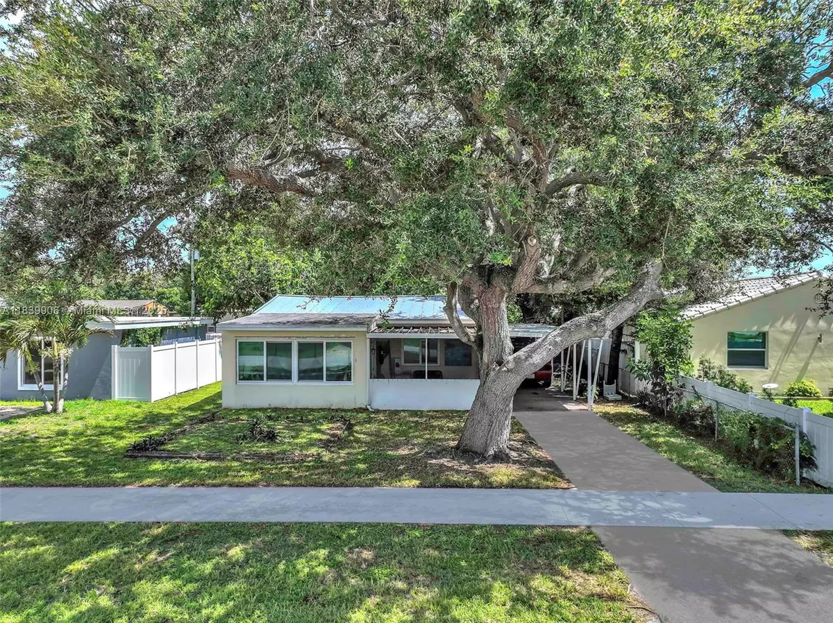 Hollywood, FL 33020,2407 Harding St