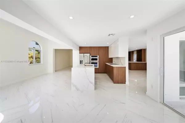 Miami Beach, FL 33139,242 Palm Ave