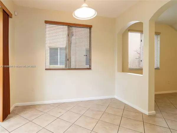 Miami Gardens, FL 33169,21213 NW 14th #821