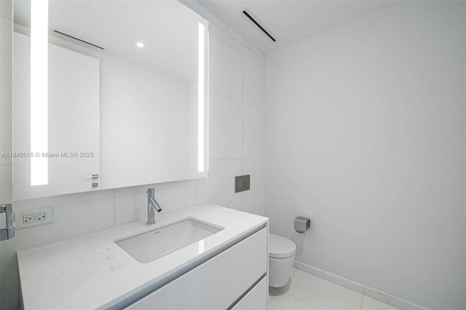 300 Biscayne Boulevard Way #2906W, Miami, FL 33131