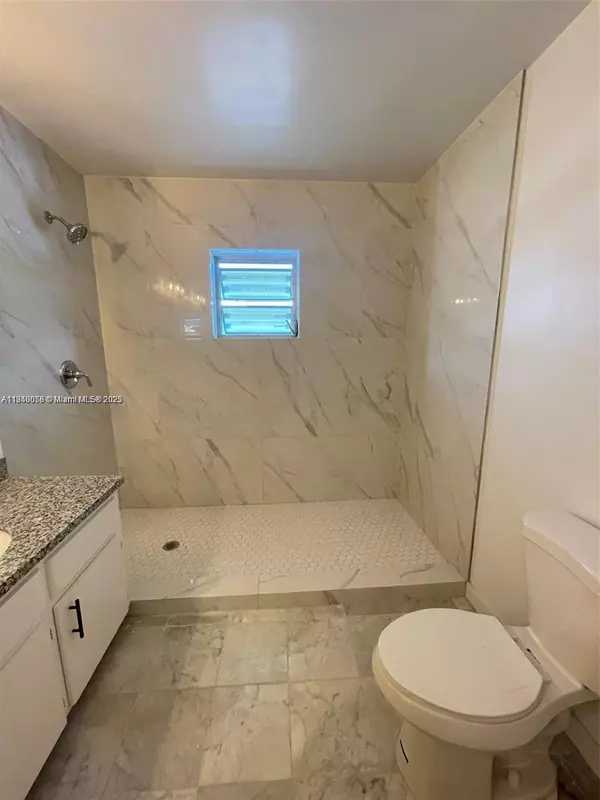 Pompano Beach, FL 33062,1571 SE 23rd Ave #1